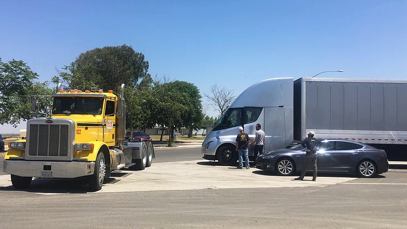 Завод PepsiCo в Калифорнии заменит дизельные грузовики на 15 Tesla Semi