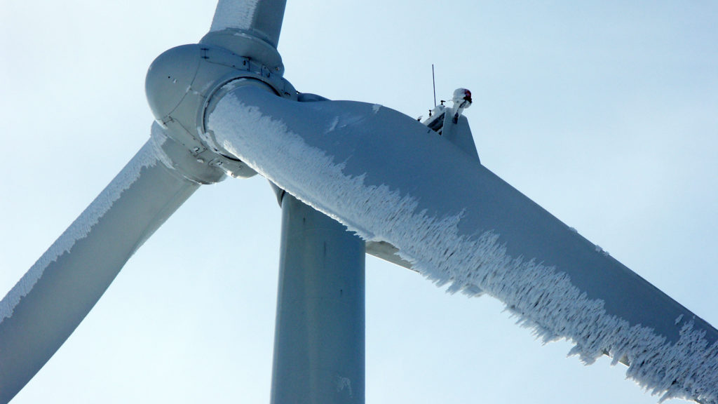 Инженеры изучают обледенение лопастей ветряных турбин, чтобы улучшить выработку электроэнергии зимой