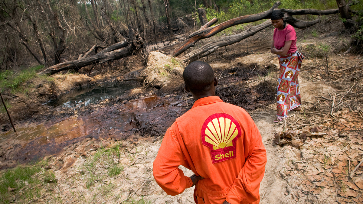 Нигерийцы подали в суд на Shell из-за загрязнения нефтью почвы