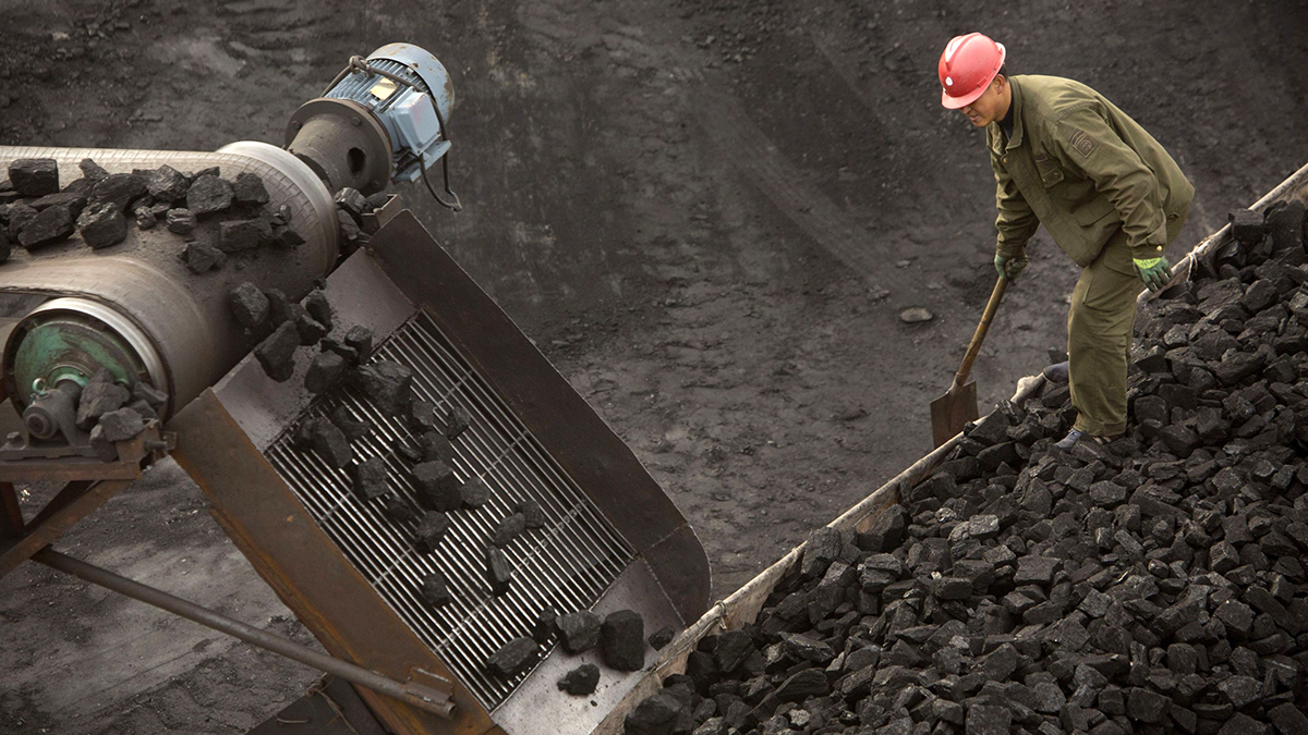 Китай может ослабить закрытие угольных шахт для удовлетворения растущих потребностей