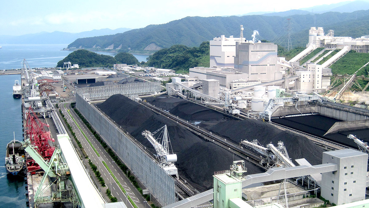 Япония прекратит поддержку зарубежных угольных заводов после критики